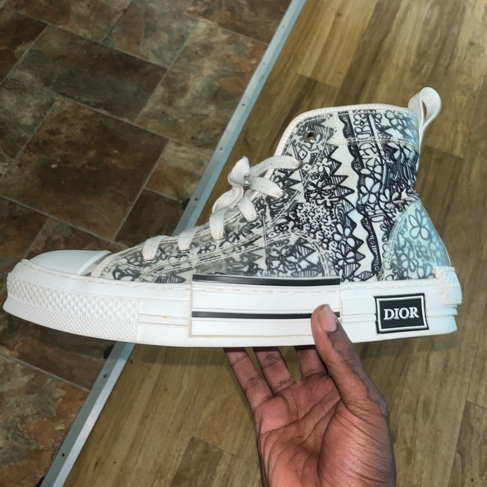 Dior Graphic High-Top Sneakers in Black and White - Picture 4 of 4